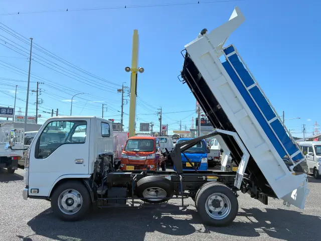 いすゞ エルフ 2PG-NKR88N(2WD)の写真8