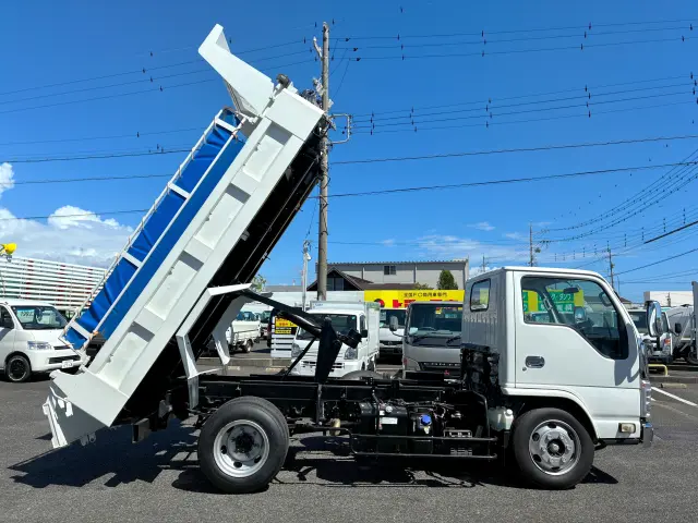 いすゞ エルフ 2PG-NKR88N(2WD)の写真9