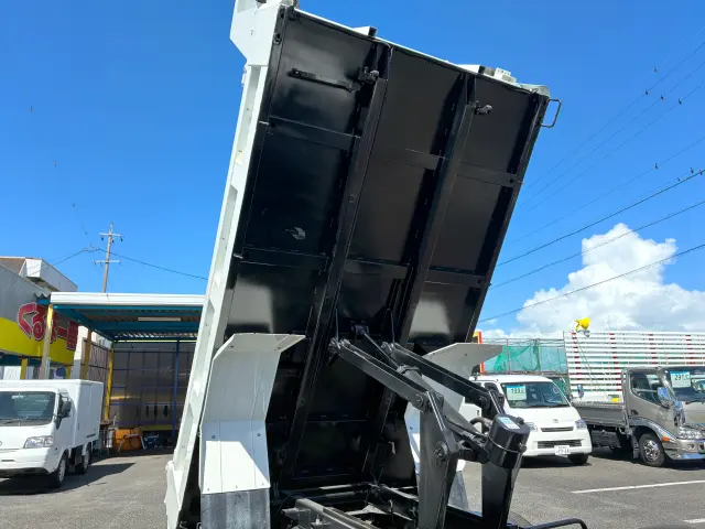 いすゞ エルフ 2PG-NKR88N(2WD)の写真11