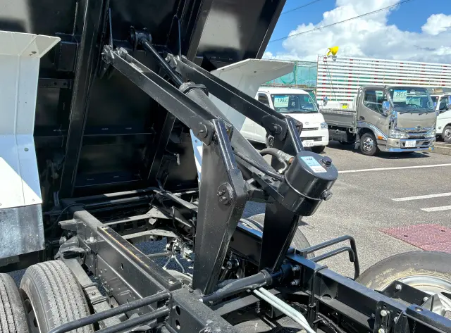 いすゞ エルフ 2PG-NKR88N(2WD)の写真12