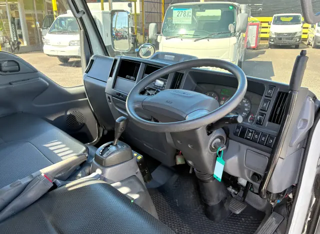 いすゞ エルフ 2PG-NKR88N(2WD)の写真17