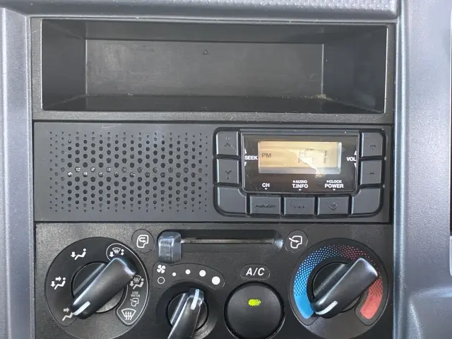 いすゞ エルフ 2PG-NKR88N(2WD)の写真23