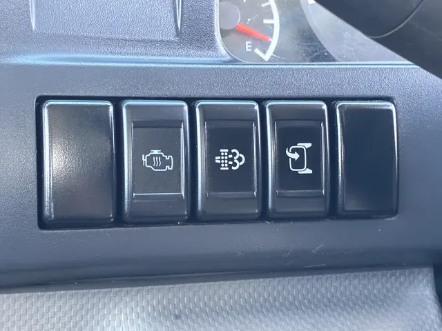 いすゞ エルフ 2PG-NKR88N(2WD)の写真25