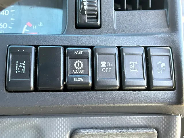 いすゞ エルフ 2PG-NKR88N(2WD)の写真26