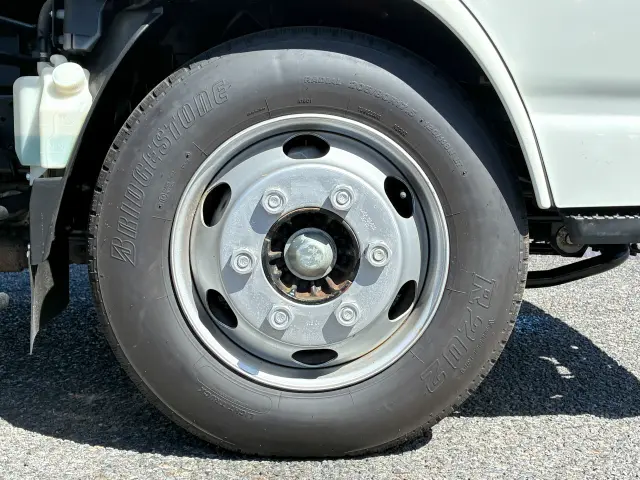 いすゞ エルフ 2PG-NKR88N(2WD)の写真40