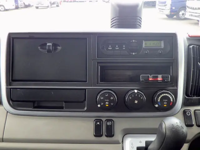 三菱 キャンター TPG-FBA50(2WD)の写真12