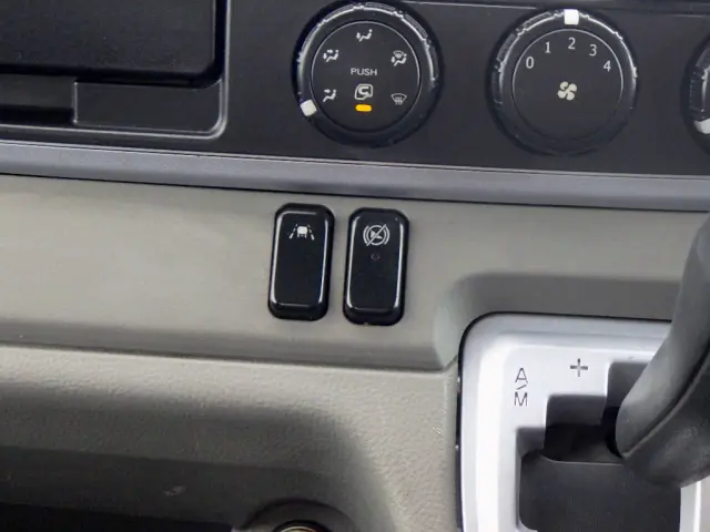 三菱 キャンター TPG-FBA50(2WD)の写真16