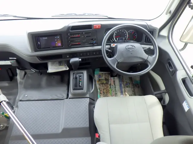 日野 リエッセⅡ 2DG-XZB70M(2WD)の写真10