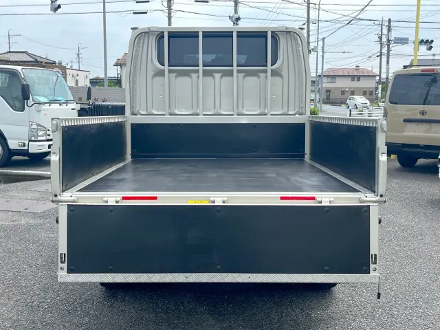 三菱 キャンター 2TG-FDA00(4WD)の写真6