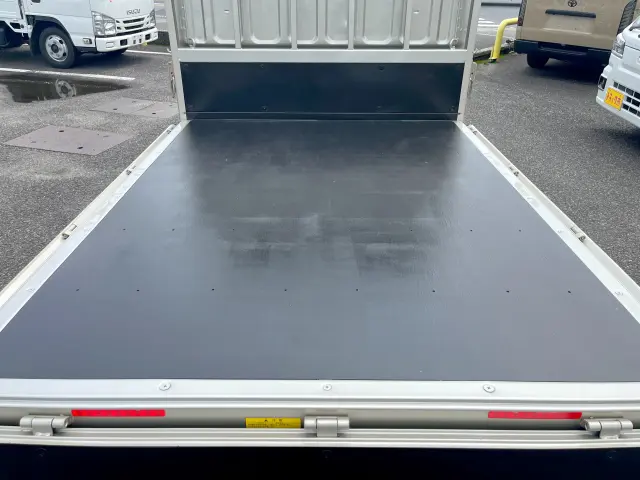 三菱 キャンター 2TG-FDA00(4WD)の写真9