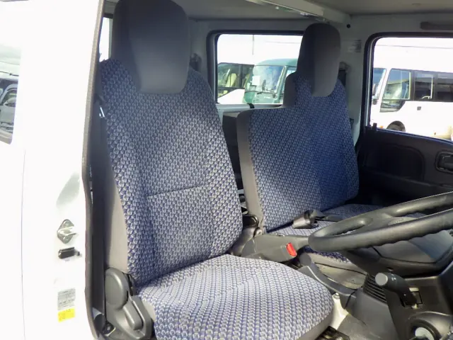 いすゞ エルフ 2RG-NHS88A(4WD)の写真45