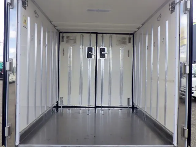 三菱 キャンター 2RG-FBA20(2WD)の写真8