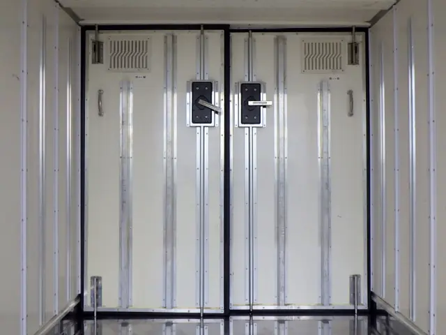 三菱 キャンター 2RG-FBA20(2WD)の写真11