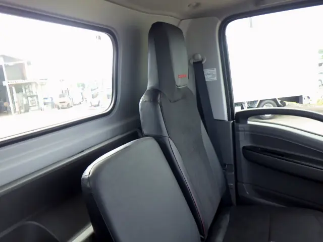 いすゞ エルフ 2PG-NPR88AM(2WD)の写真49