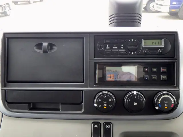 三菱 キャンター TPG-FBA50(2WD)の写真18