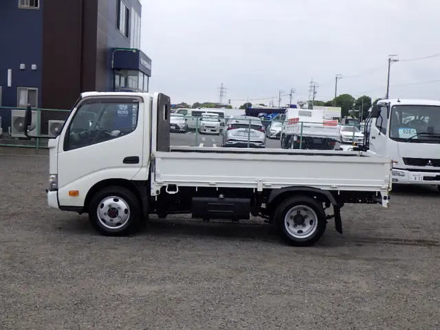 トヨタ ダイナ 2KG-XZU675(4WD)の写真4