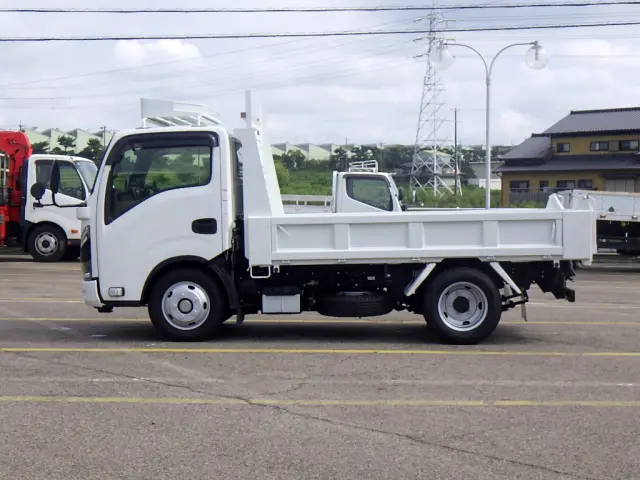 いすゞ エルフ 2RG-NKR88AT(2WD)の写真4
