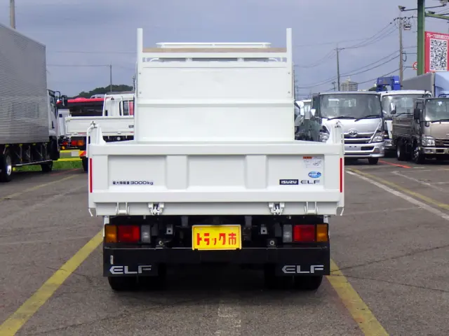 いすゞ エルフ 2RG-NKR88AT(2WD)の写真6