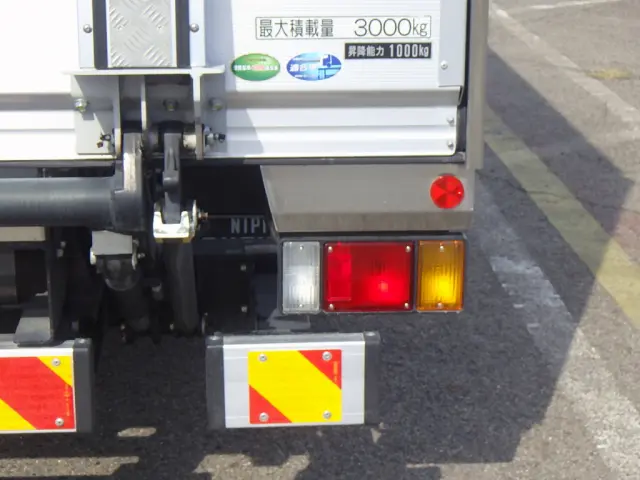 いすゞ エルフ 2RG-NPR88AN(2WD)の写真34