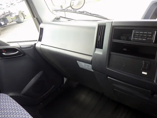 いすゞ エルフ 2RG-NPR88AN(2WD)の写真49