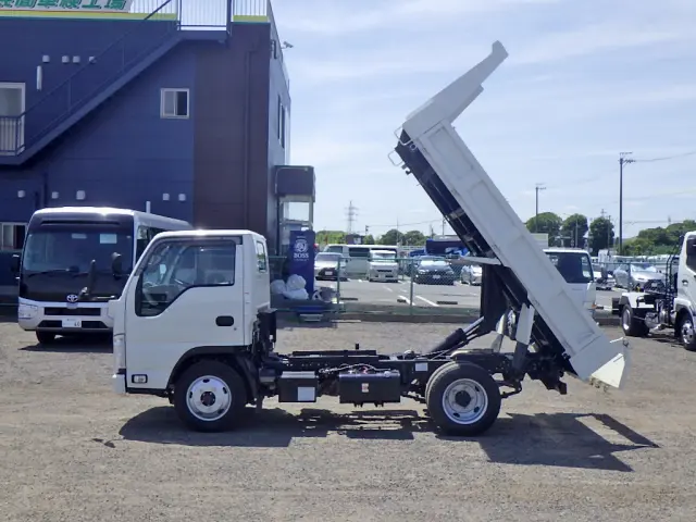 いすゞ エルフ 2PG-NKS88AD(4WD)の写真32
