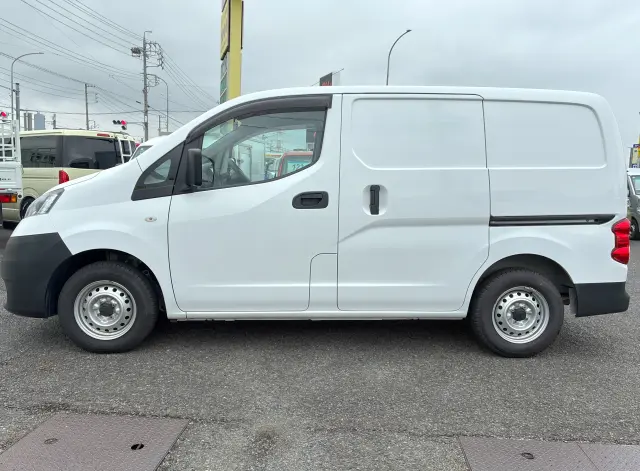日産 その他(日産) DBF-VM20(2WD)の写真3