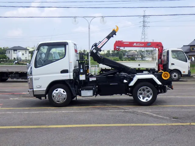 三菱 キャンター 2RG-FBAV0(2WD)の写真4