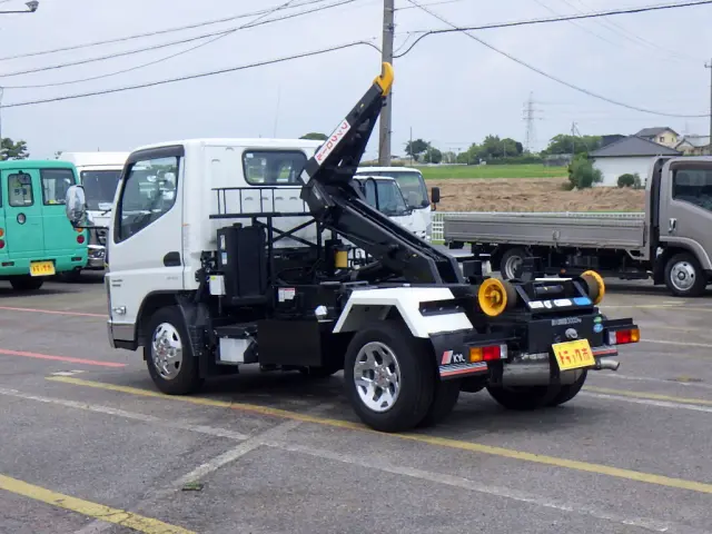 三菱 キャンター 2RG-FBAV0(2WD)の写真7