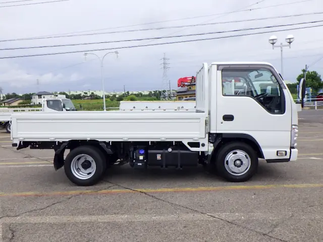 いすゞ エルフ 2RG-NJR88A(2WD)の写真5