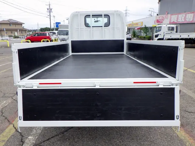 いすゞ エルフ 2RG-NJR88A(2WD)の写真7