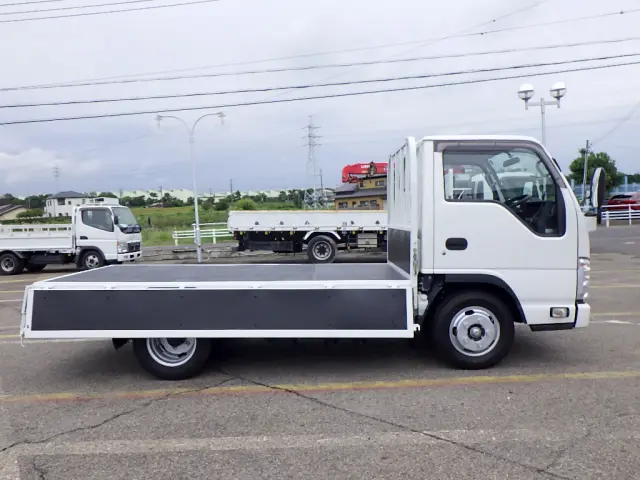 いすゞ エルフ 2RG-NJR88A(2WD)の写真8