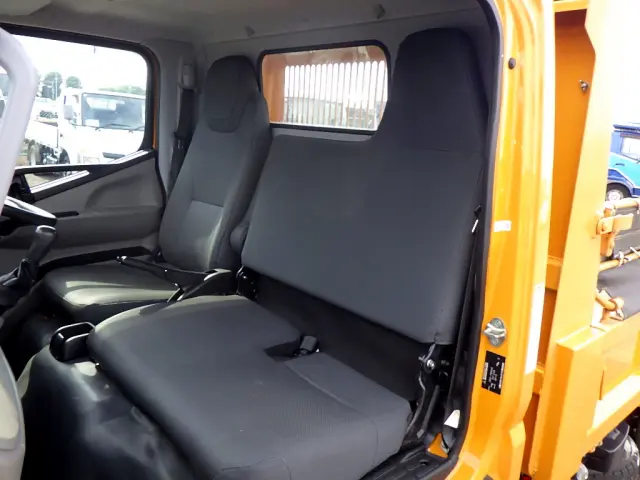 三菱 キャンター 2RG-FBA60(2WD)の写真13