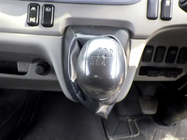 三菱 キャンター 2RG-FBA60(2WD)の写真15
