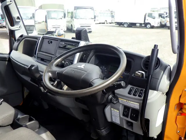 三菱 キャンター 2RG-FBA60(2WD)の写真45