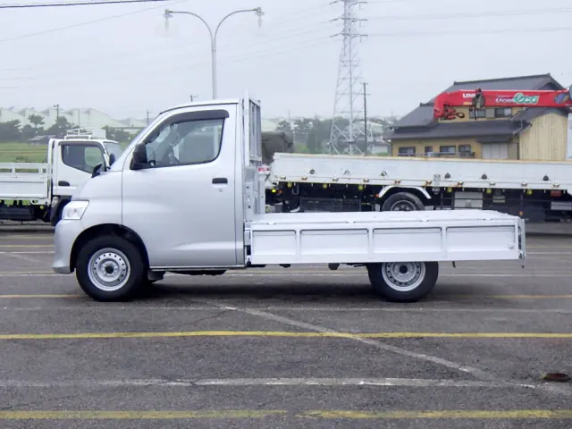 ☆パートタイム4WD☆三方開☆ドアバイザー|トヨタ タウンエーストラック 5BF-S413U(4WD)の写真8