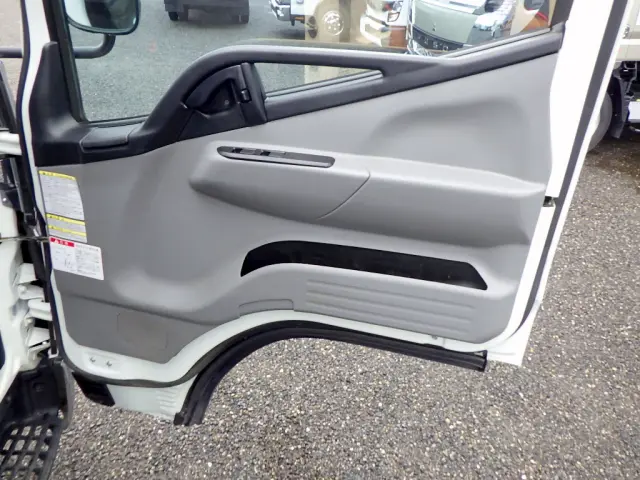 三菱 キャンター 2RG-FBA60(2WD)の写真23