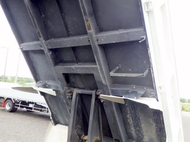 三菱 キャンター 2RG-FBA60(2WD)の写真37