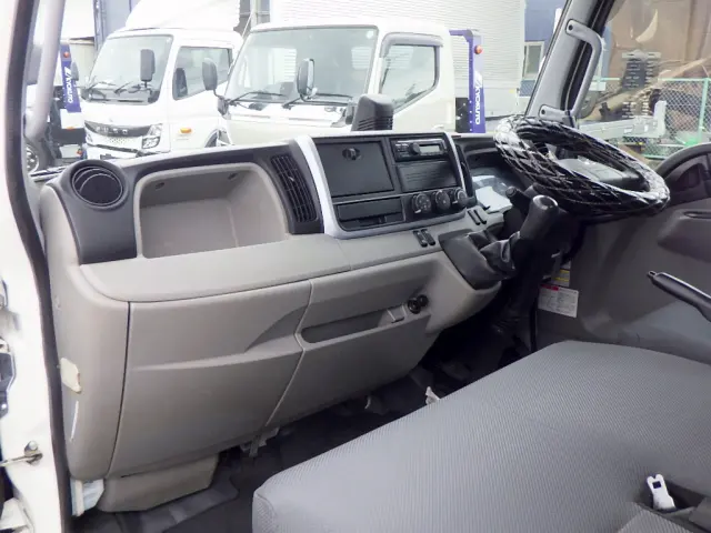 三菱 キャンター 2RG-FBA60(2WD)の写真50