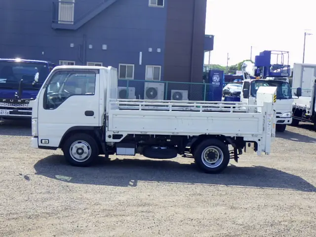 いすゞ エルフ 2RG-NJR88A(2WD)の写真4