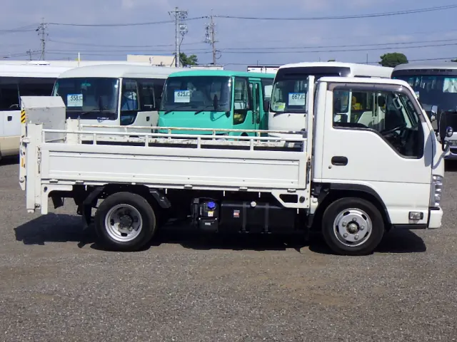いすゞ エルフ 2RG-NJR88A(2WD)の写真5