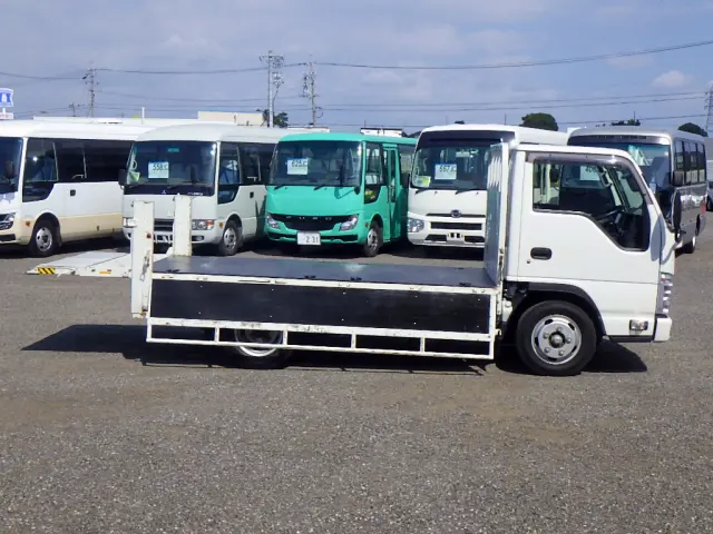 いすゞ エルフ 2RG-NJR88A(2WD)の写真9