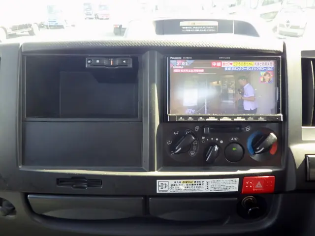 いすゞ エルフ 2RG-NJR88A(2WD)の写真16