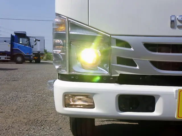 いすゞ エルフ 2RG-NJR88A(2WD)の写真30