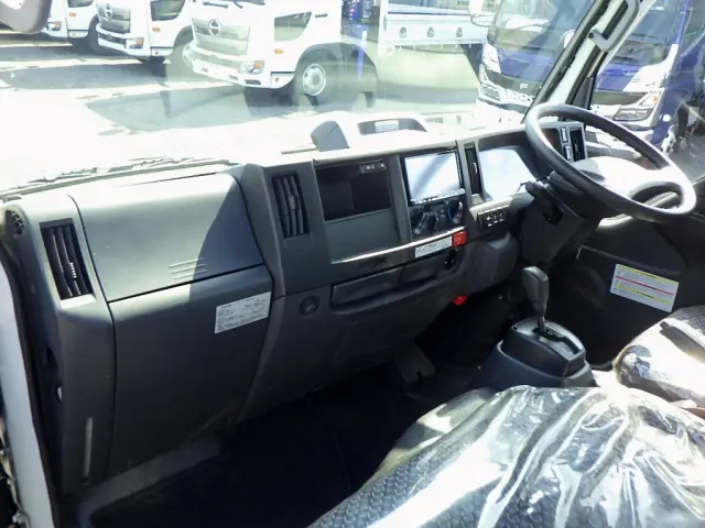 いすゞ エルフ 2RG-NJR88A(2WD)の写真47