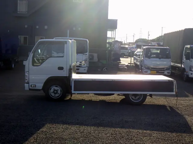 いすゞ エルフ 2RG-NJR88A(2WD)の写真7
