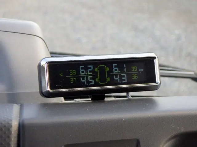 いすゞ エルフ 2RG-NJR88A(2WD)の写真16