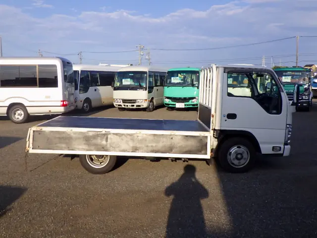 いすゞ エルフ 2RG-NJR88A(2WD)の写真30