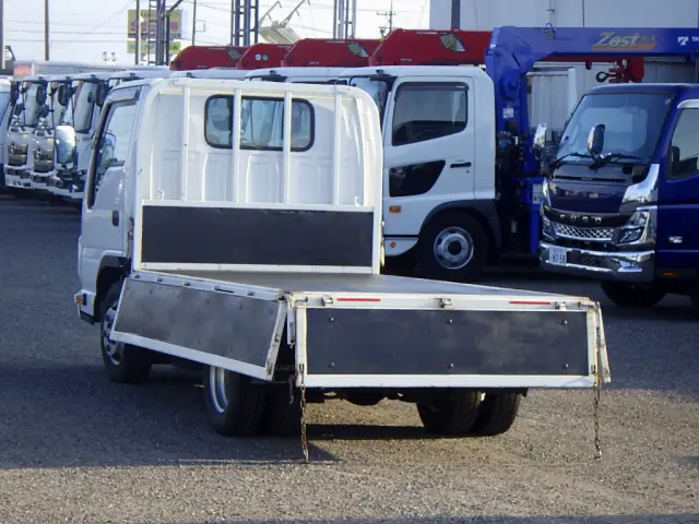 いすゞ エルフ 2RG-NJR88A(2WD)の写真32
