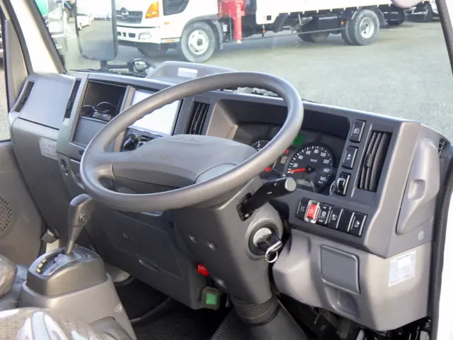 いすゞ エルフ 2RG-NJR88A(2WD)の写真46