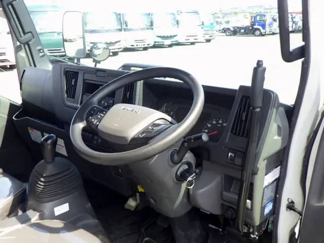 いすゞ エルフ 2RG-NKR88AT(2WD)の写真45